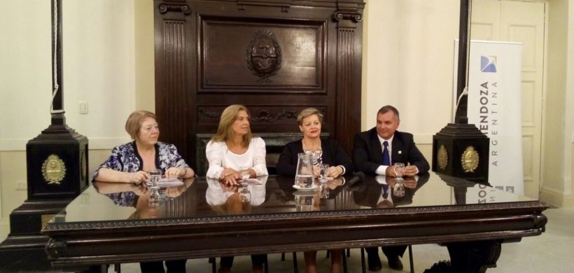 Foro de Mujeres Empresarias y Emprendedoras de Mendoza en la Legislatura Foro de Mujeres Empresarias y Emprendedoras de Mendoza en la Legislatura