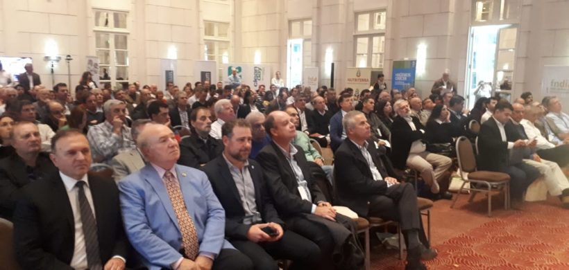 Importante convocatoria tuvo el primer Foro Nacional de Durazno Industria