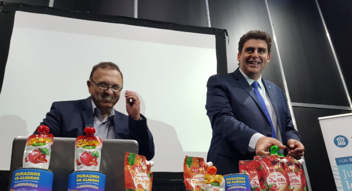 Promueven el sector del durazno industria en la feria La Rural