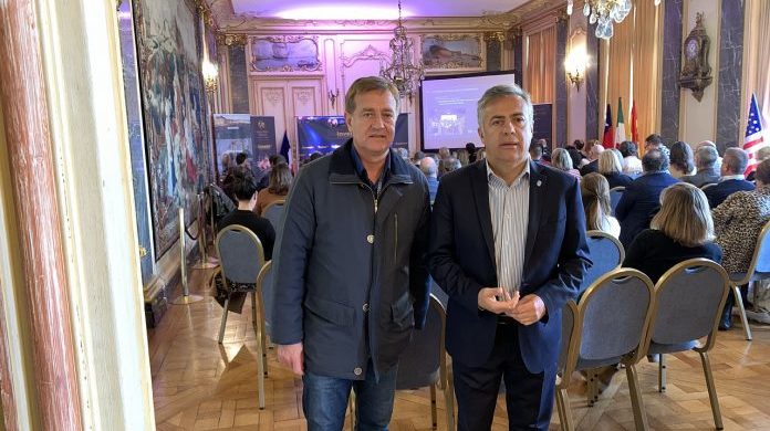 Cornejo y Suarez en la ceremonia inaugural de la asamblea anual de las Great Wine Capitals, en Burdeos