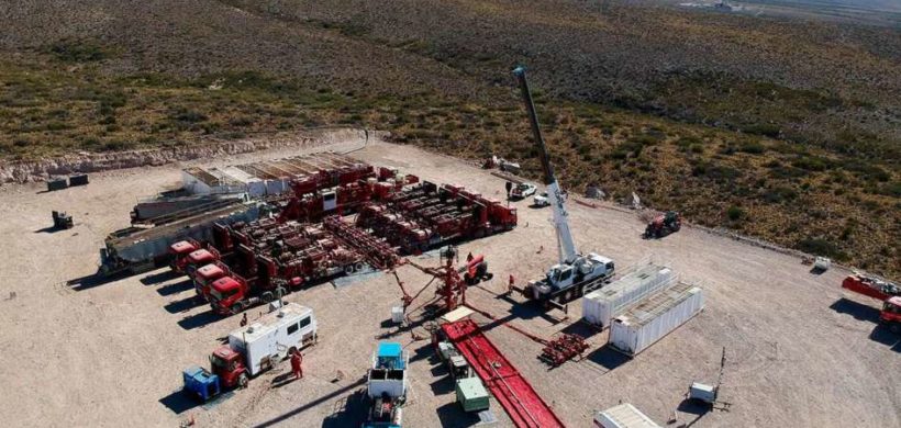 El Gobierno apuesta al petróleo tras el revés con la minería