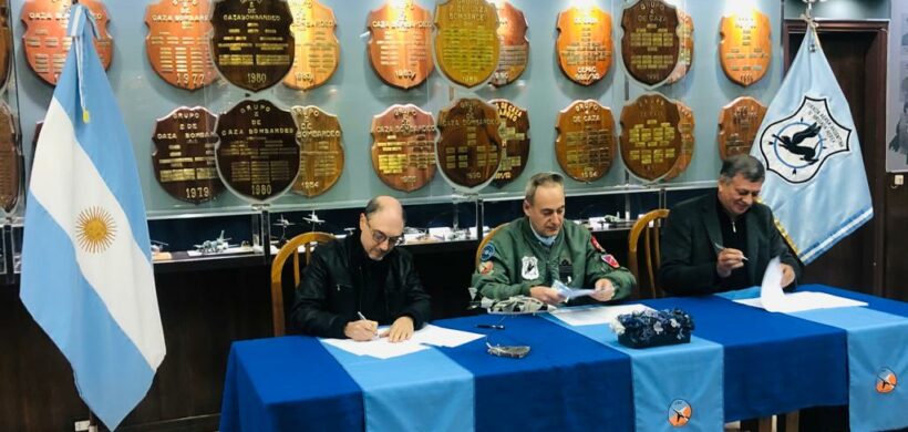 El Clúster Aeroespacial firmó un convenio con Las Heras y la IV Brigada Aérea