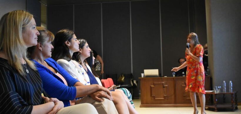 Mes de la Mujer: cómo incorporar la IA a la vida laboral y cotidiana Mes de la Mujer: cómo incorporar la IA a la vida laboral y cotidiana