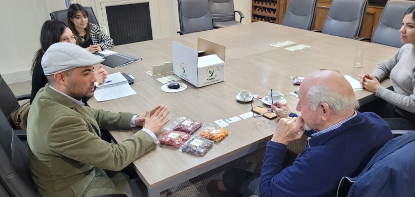 Empresario danés se reunió con pymes que producen frutas secas y desecadas